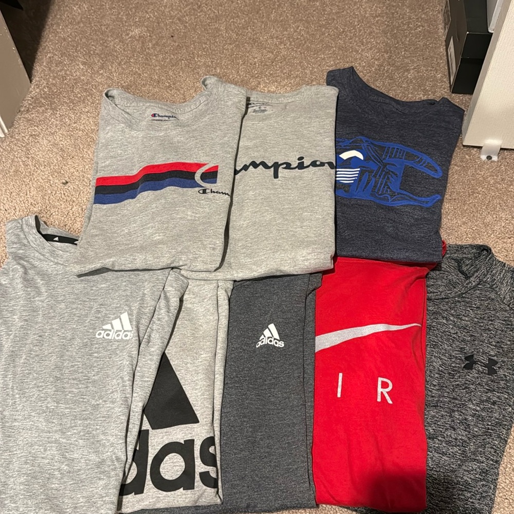 Lot of 7 Men’s Small and Med T-shirts